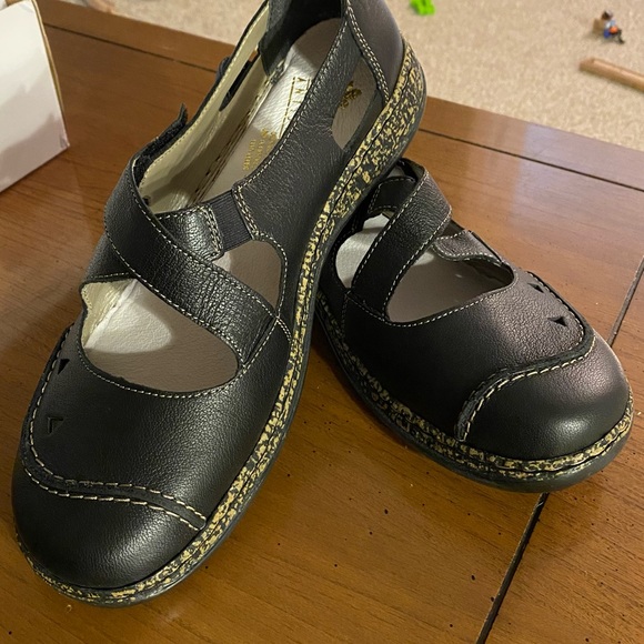 Rieker Mary Jane style Flats size 9.5 or 41 - Picture 2 of 3